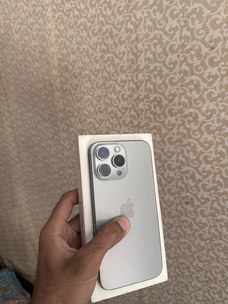 Apple iPhone 15 Pro Max 4