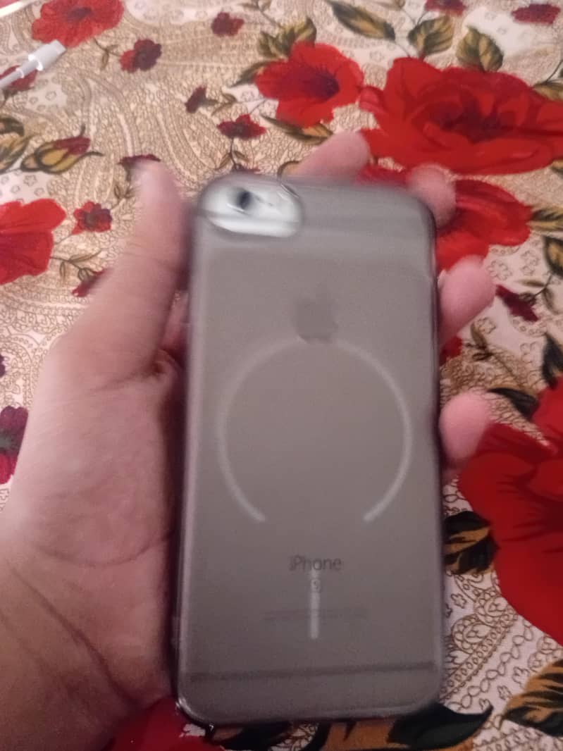 Apple iPhone 6S 4
