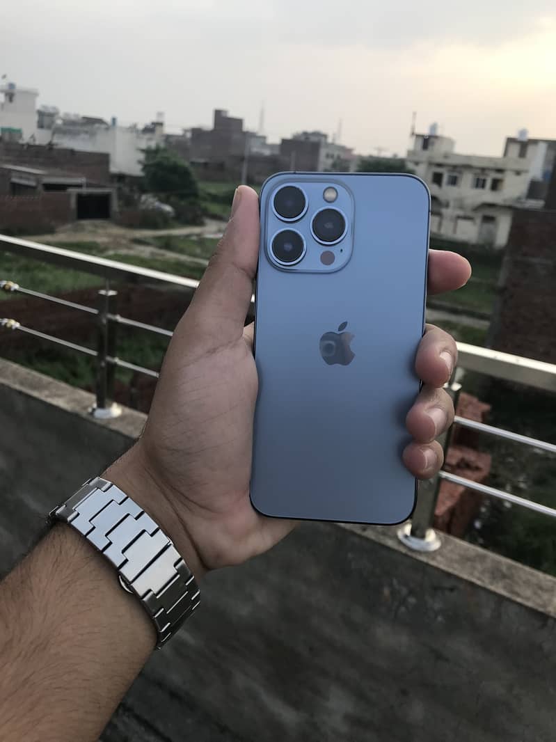 Apple iPhone 13 Pro 1
