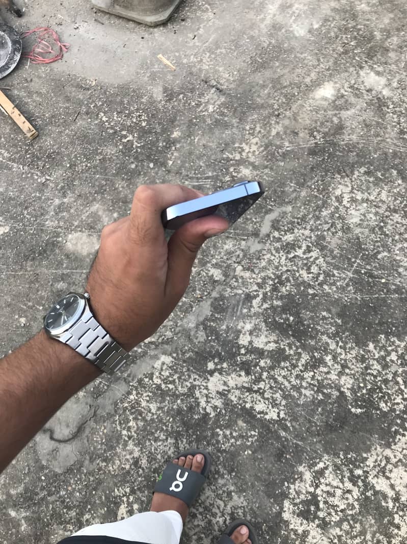 Apple iPhone 13 Pro 4