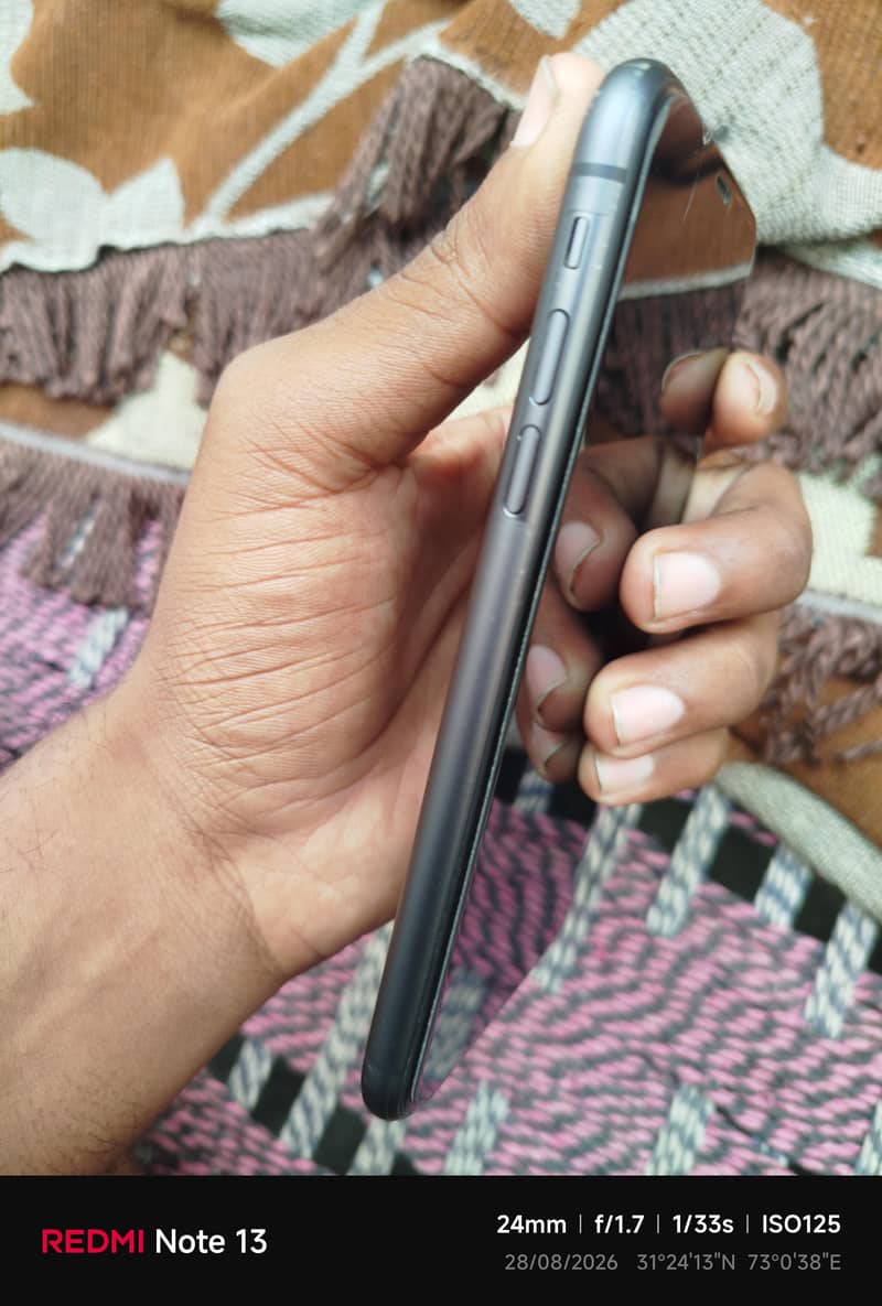 Apple iPhone 11 3