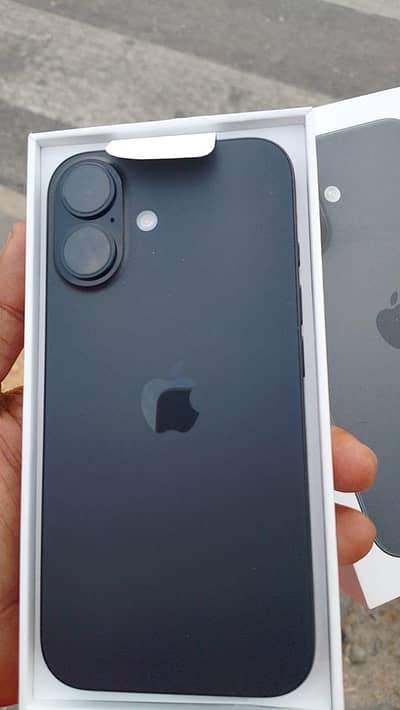 Apple iPhone 16
