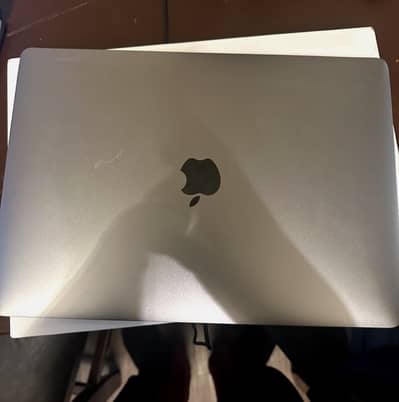 Macbook pro A1706 2016 i5 16gb 256ssd