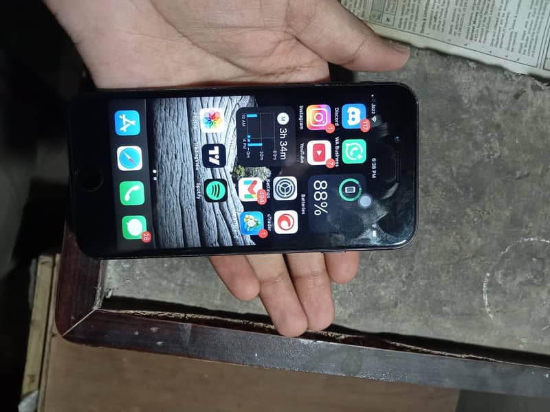 Apple iPhone 7 0