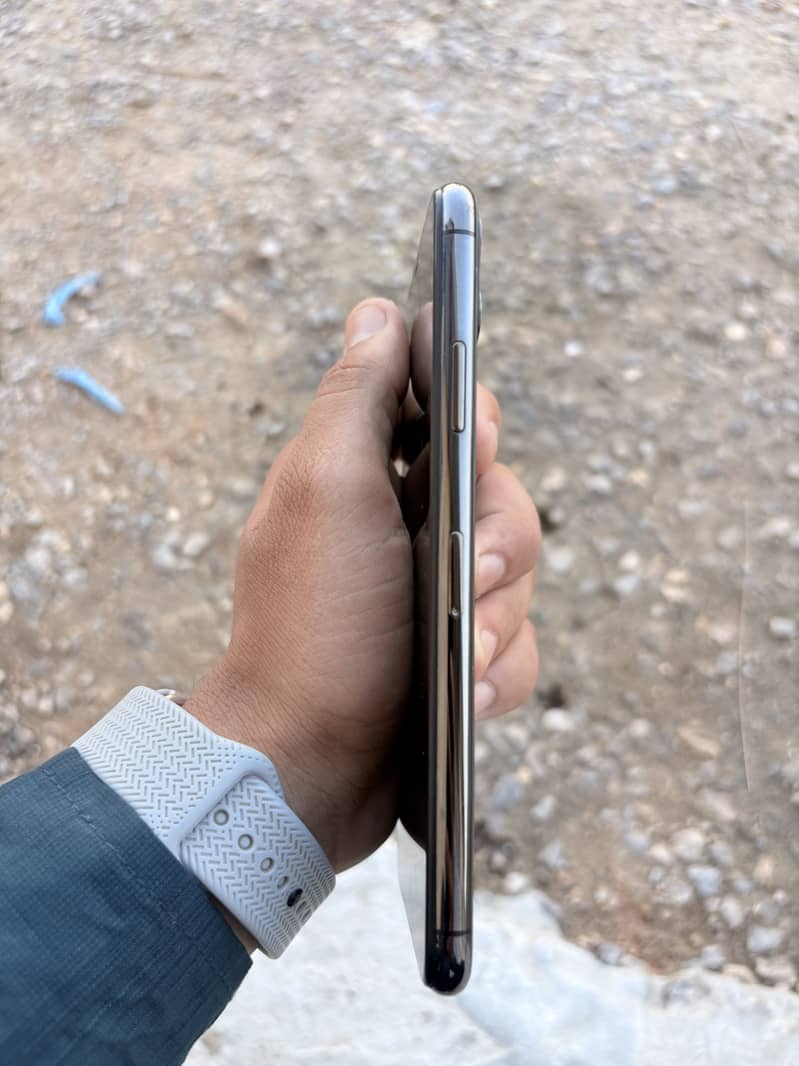 iphone 11pro Max 4
