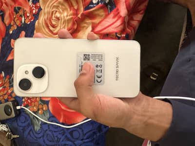 Tecno spark 40C 4+4 128GB warrnty kay sath pery hai phone ful box