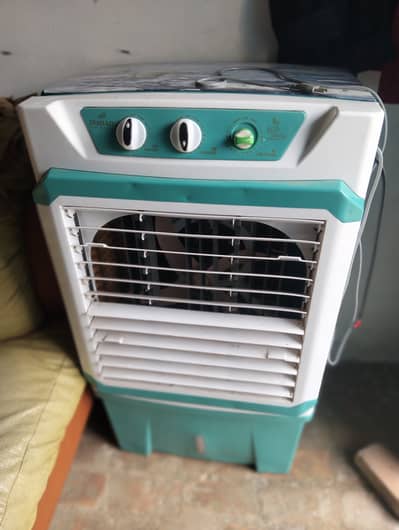 Ac DC air cooler and 100w solar panel for sale es 20000