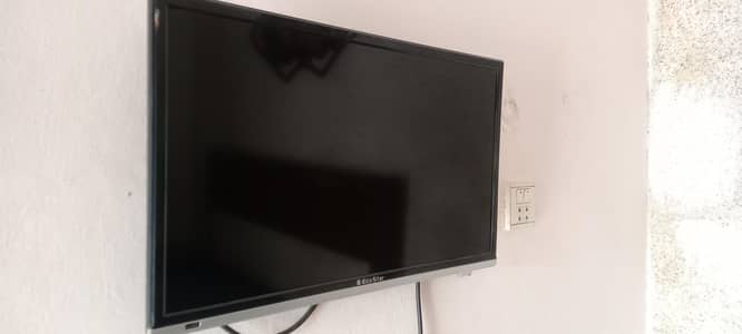 LED TV 28"