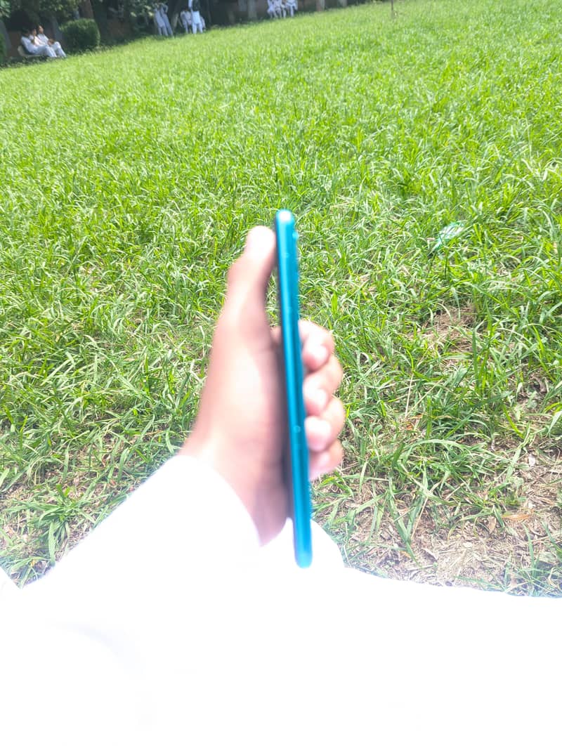 Sharp Aquos R3 3