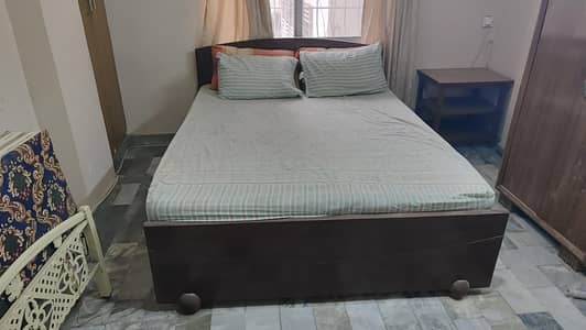 Queen Size Bed with Master Molty Cool gel Foam size 5ft x 6.5ft