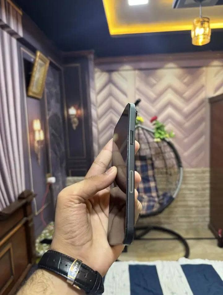 Apple iPhone 15 plus 0