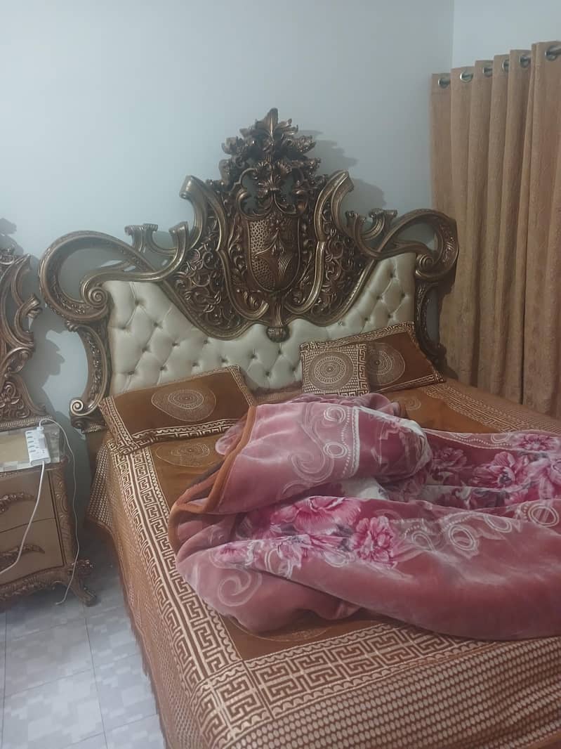 king size bed with side table dressing table 0