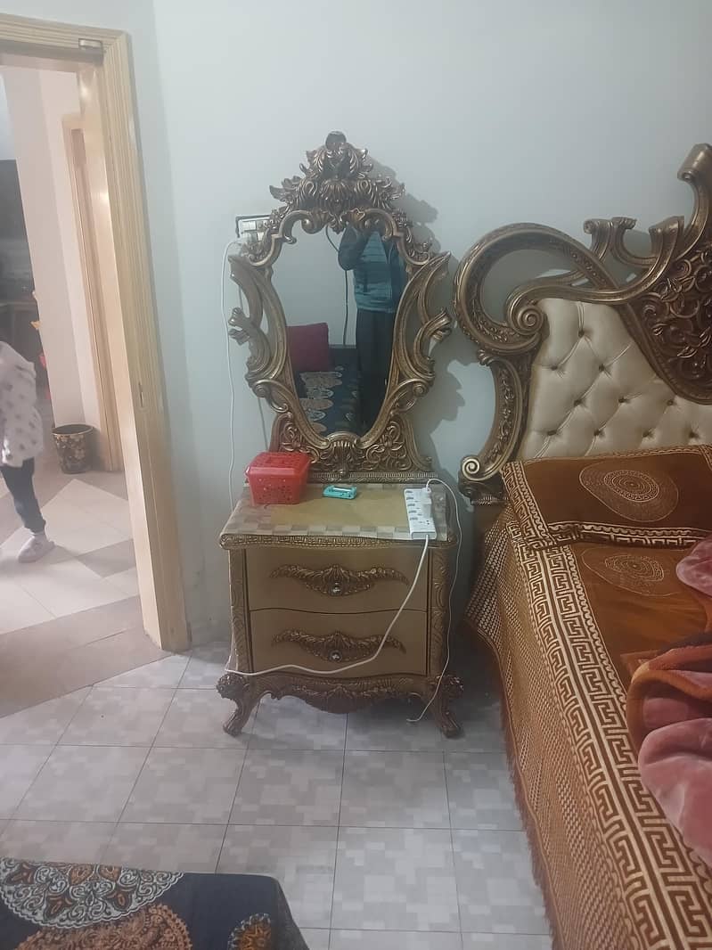 king size bed with side table dressing table 2