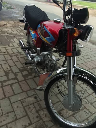 I m selling CD-70cc 25model 26 ka stiker brand new