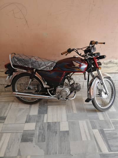 Honda CD 70 25/26 number laga hua hai