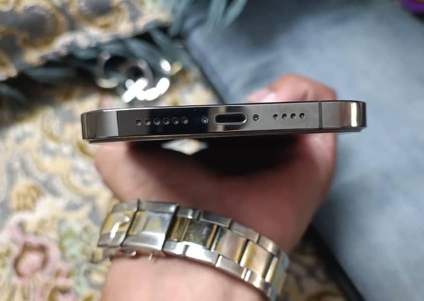 Apple iPhone 12 Pro Max 4