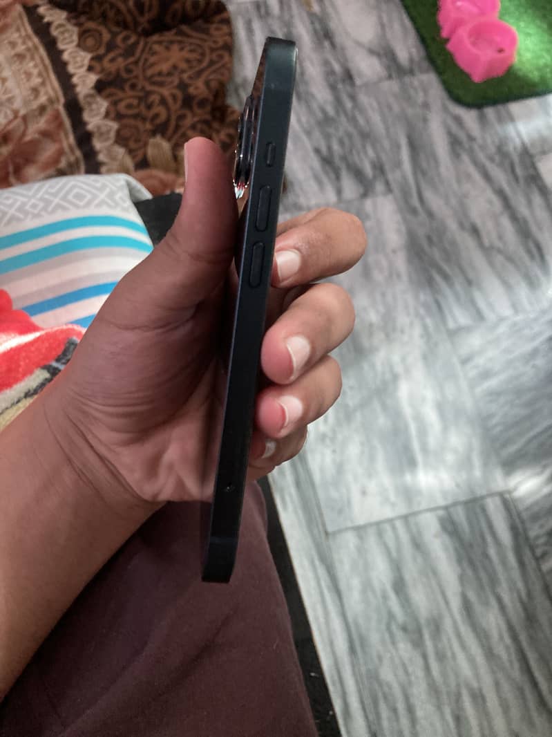 Apple iPhone 13 1