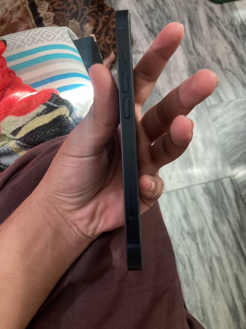 Apple iPhone 13 3