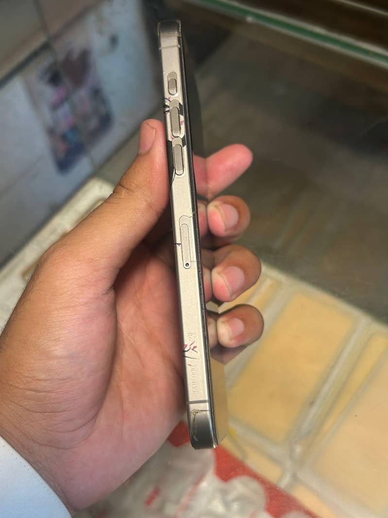 Apple iPhone 15 Pro Max 3
