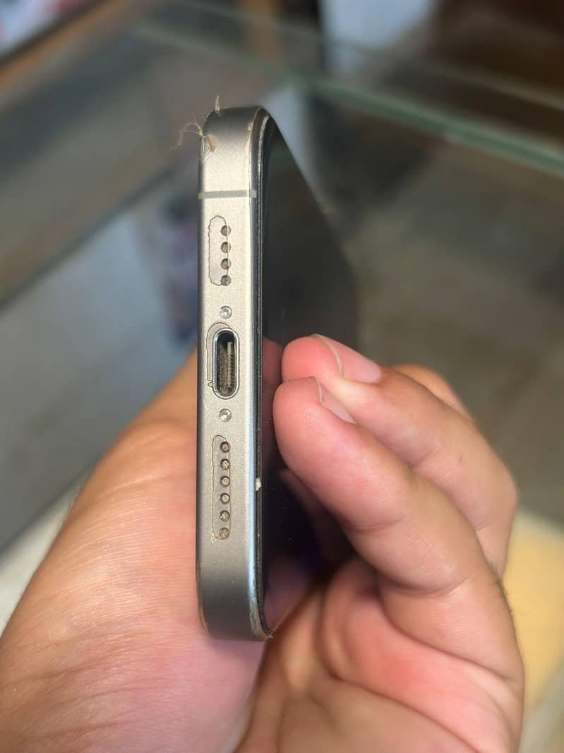 Apple iPhone 15 Pro Max 9