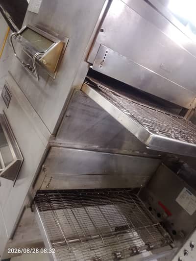 Middle By Marshall 32” Conveyor Oven