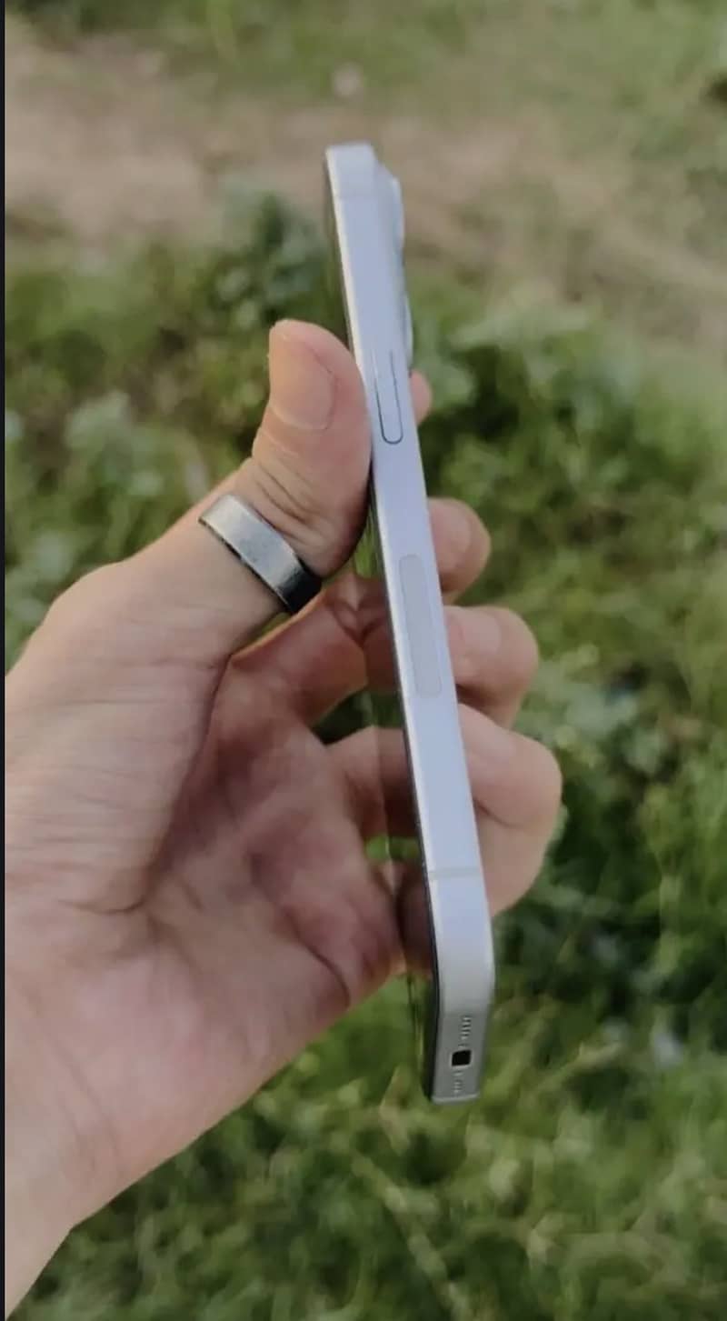 Apple iPhone 15 3