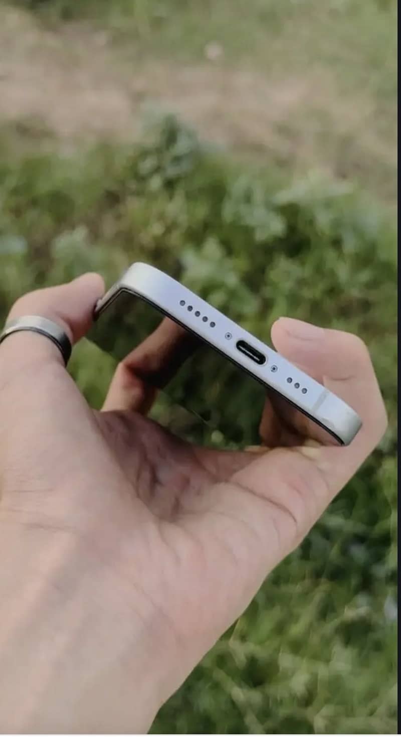 Apple iPhone 15 4