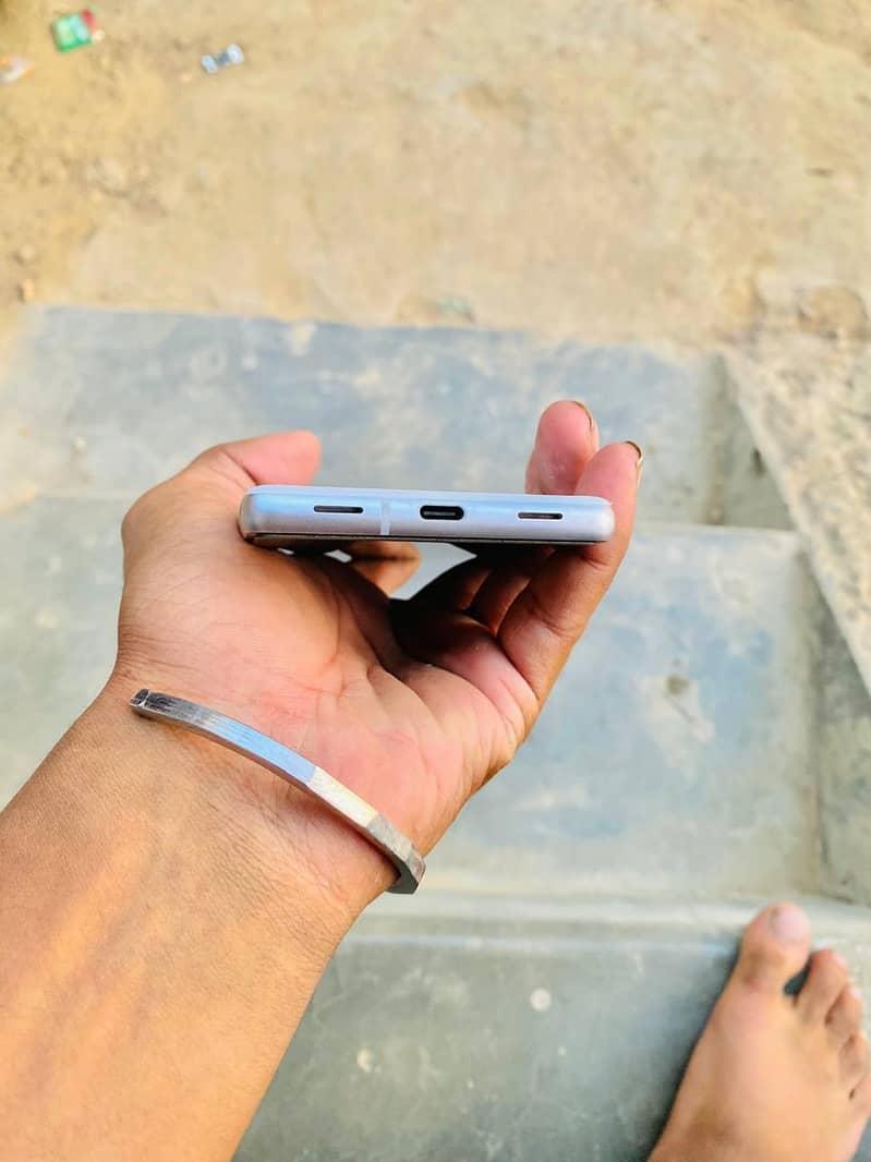 Google Pixel 7 4