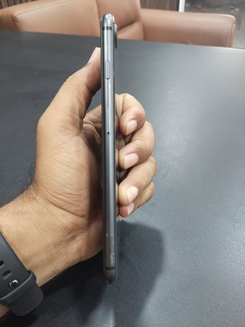 Apple iPhone 8 Plus 3