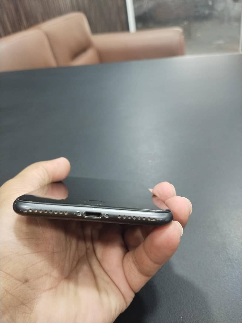 Apple iPhone 8 Plus 4