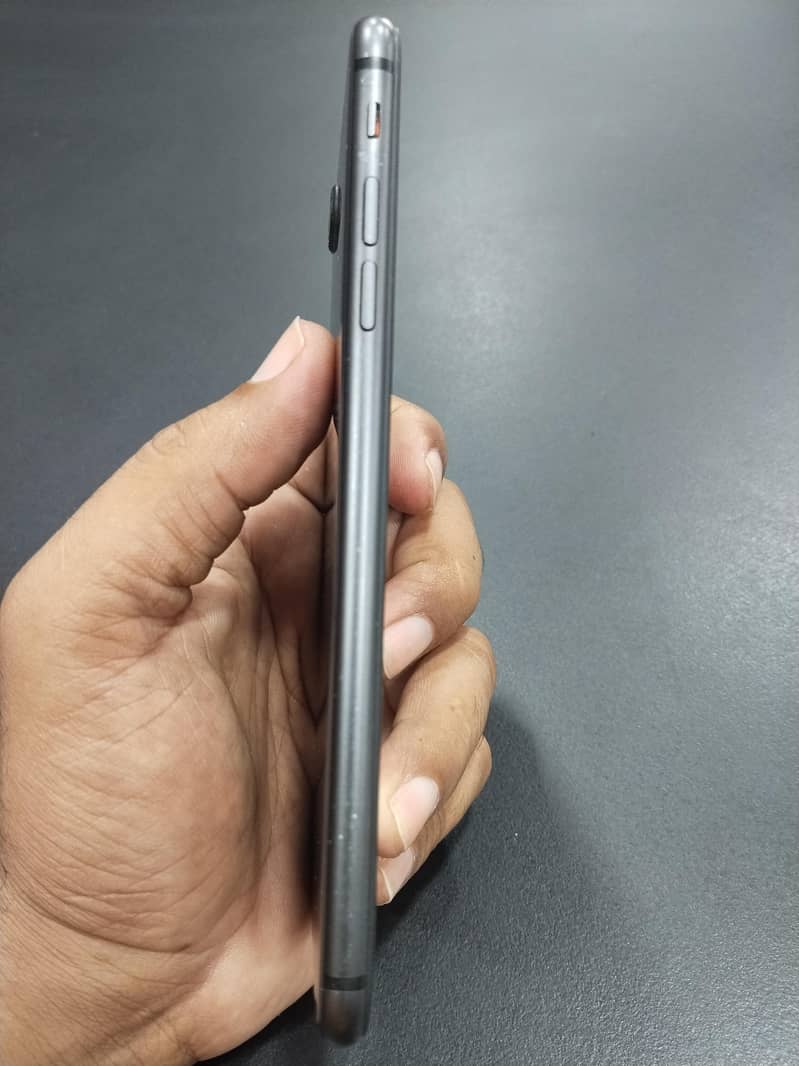 Apple iPhone 8 Plus 5