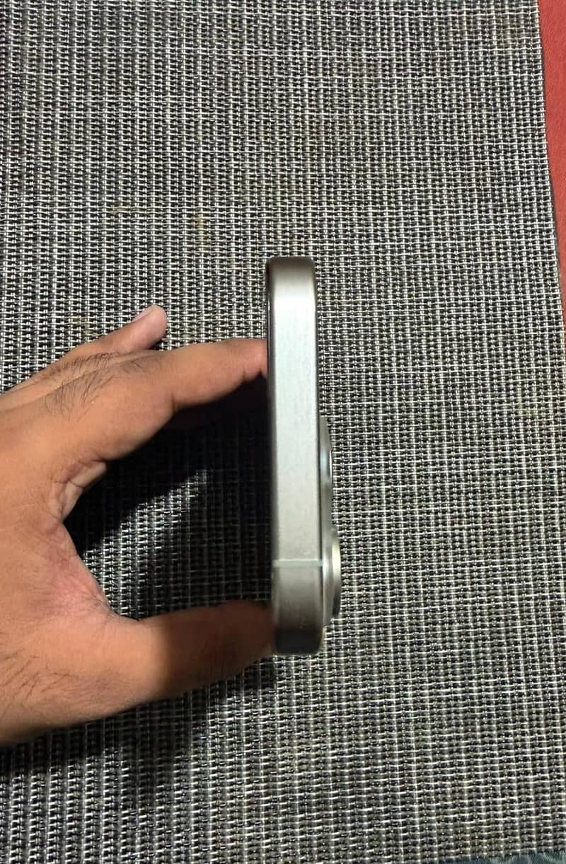 Apple iPhone 15 Pro 3