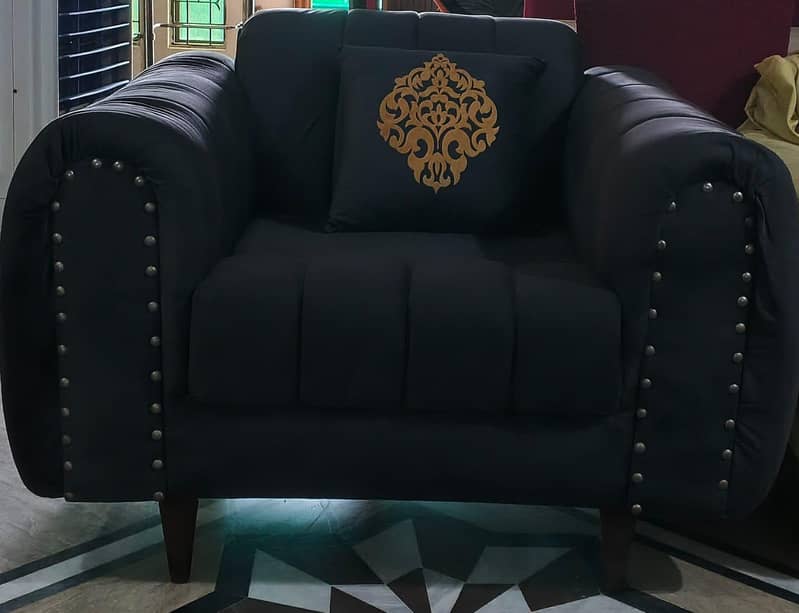Beautiful 3+2+1 Sofa Set. 0