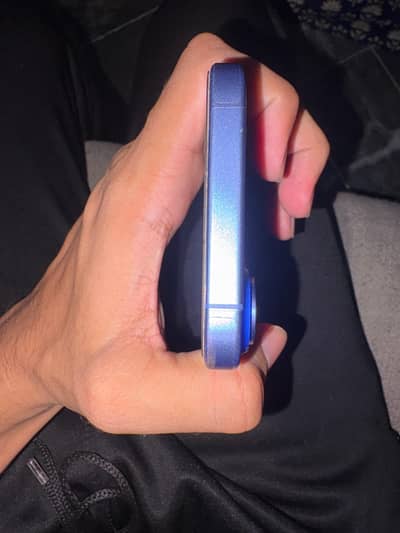 Apple iPhone 16
