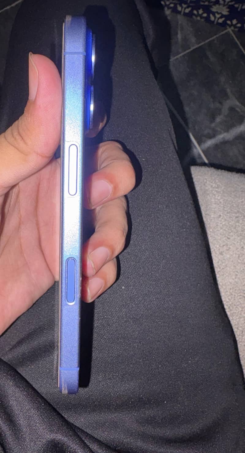 Apple iPhone 16 1