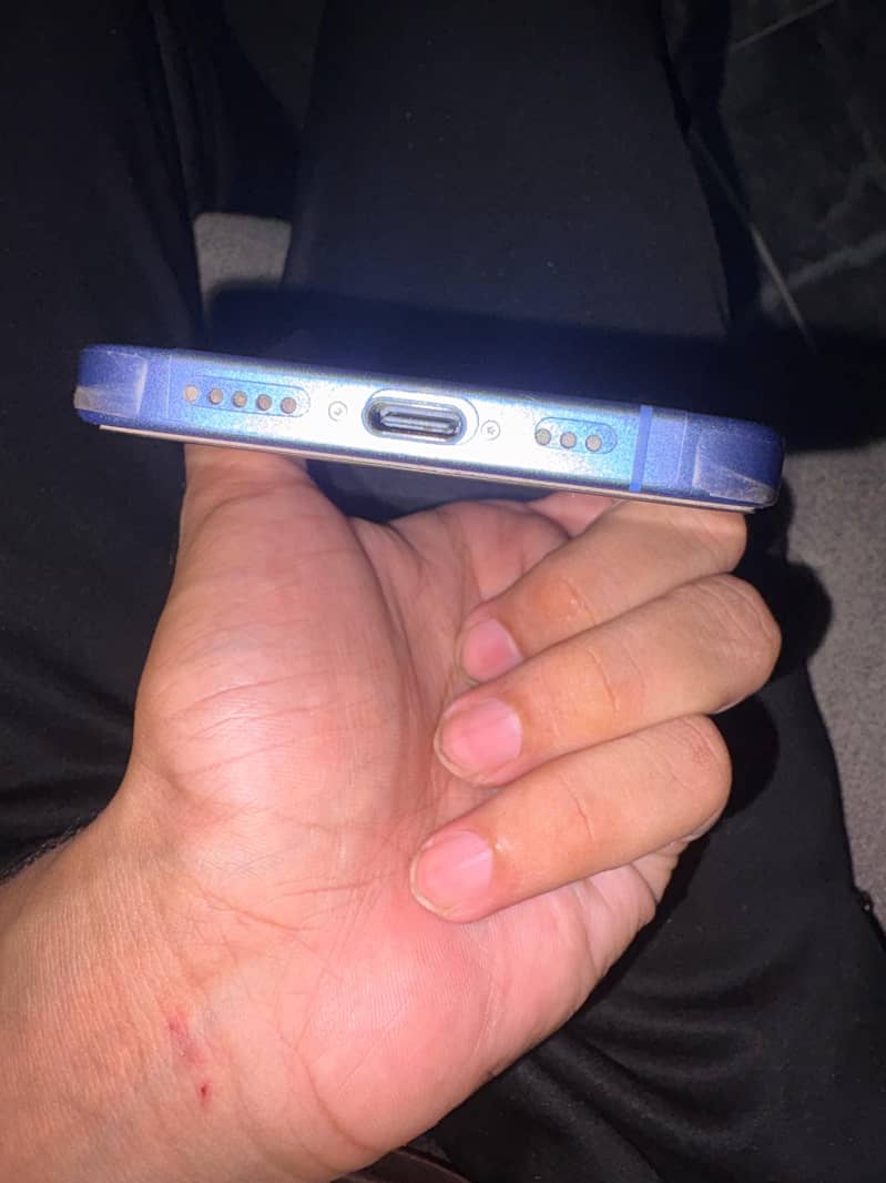 Apple iPhone 16 2
