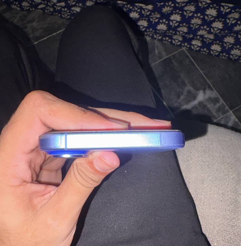 Apple iPhone 16 3