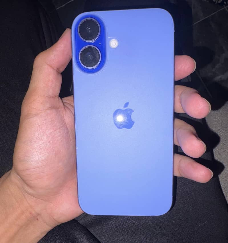 Apple iPhone 16 4