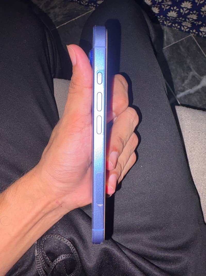 Apple iPhone 16 6