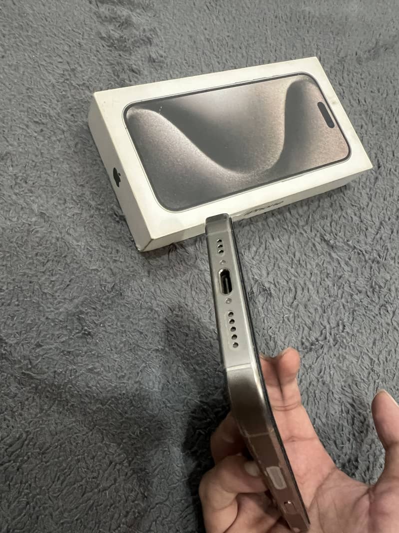 Apple iPhone 15 Pro 4