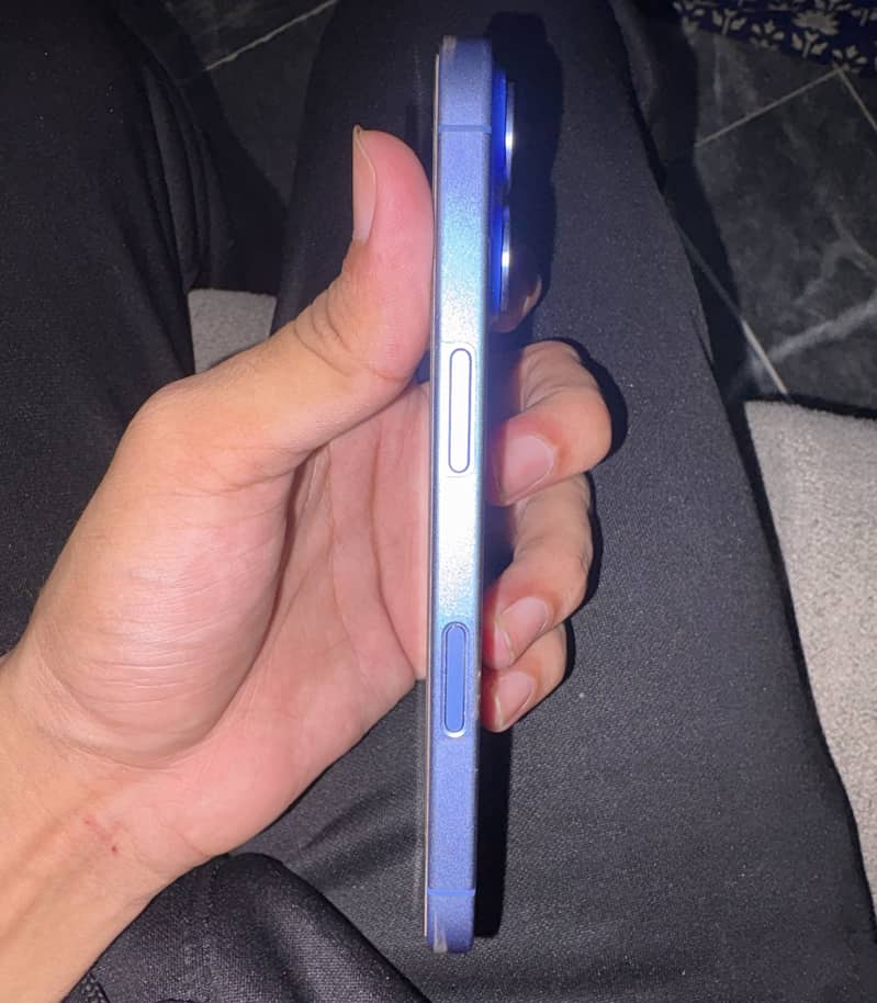 Apple iPhone 16 3