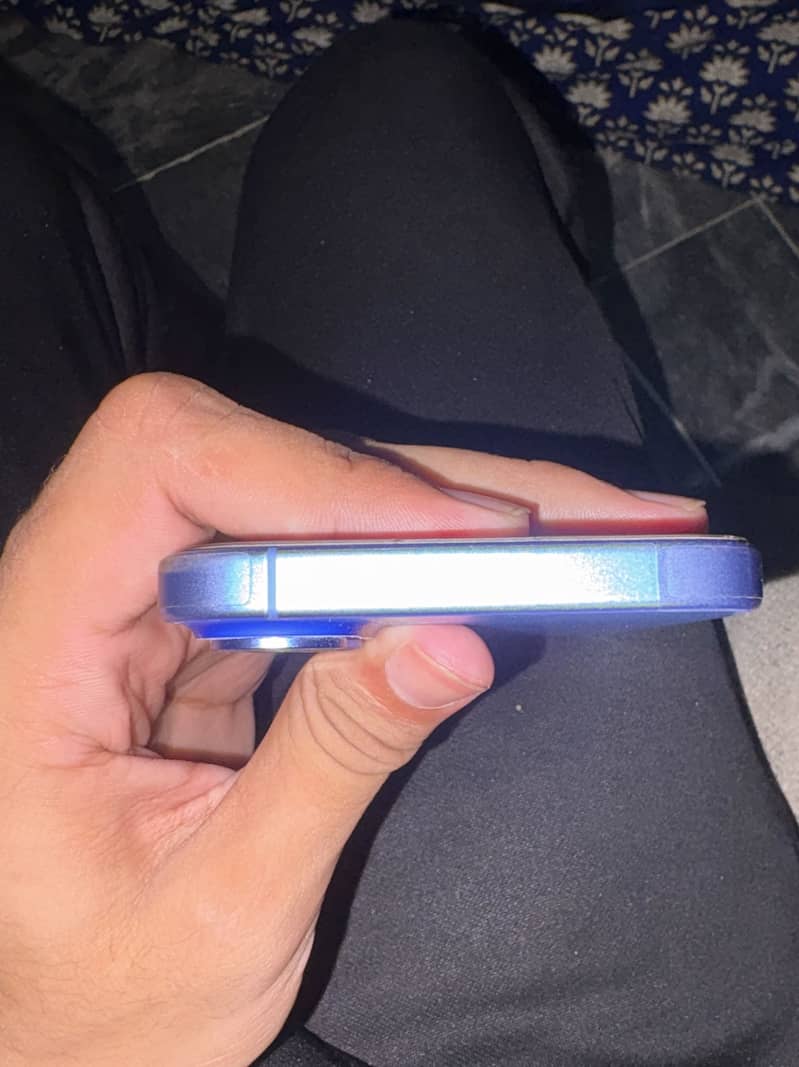 Apple iPhone 16 5