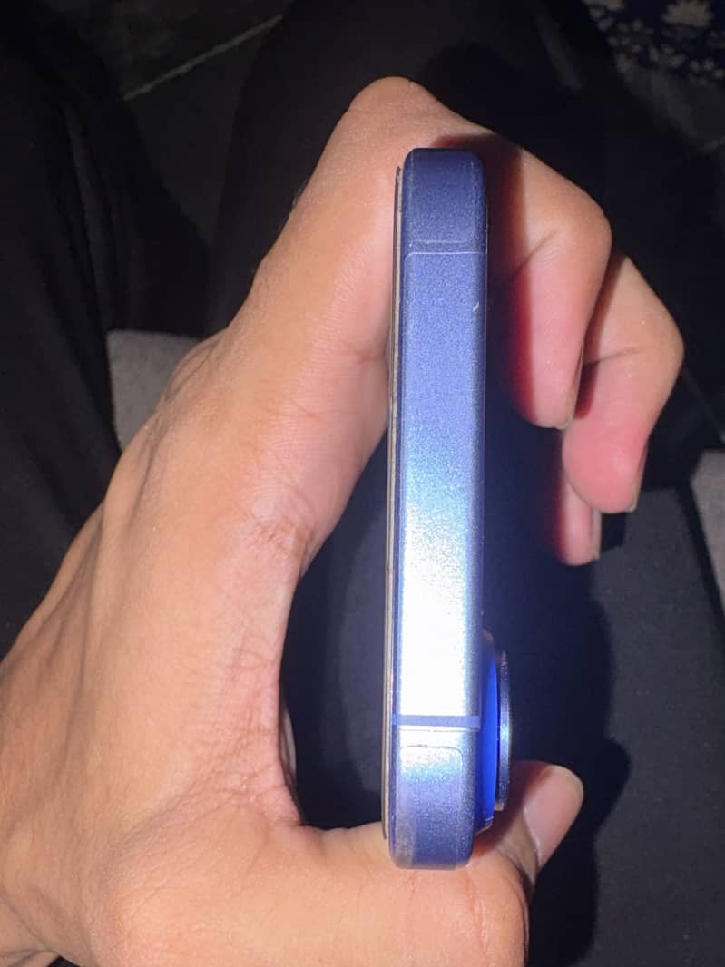Apple iPhone 16 6