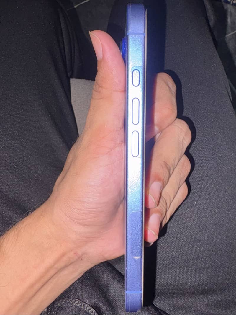 Apple iPhone 16 7