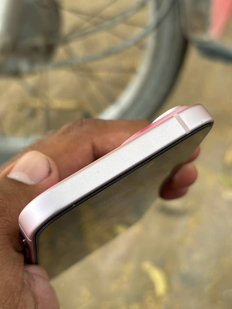 Apple iPhone 15 3