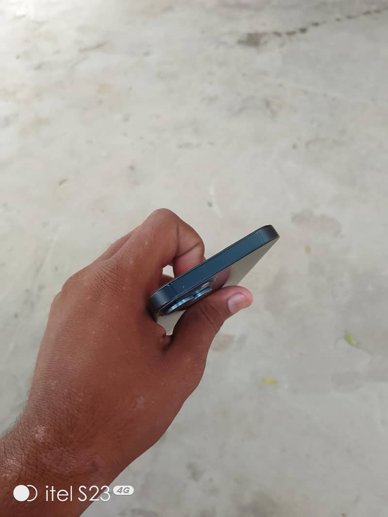 Apple iPhone 13 2