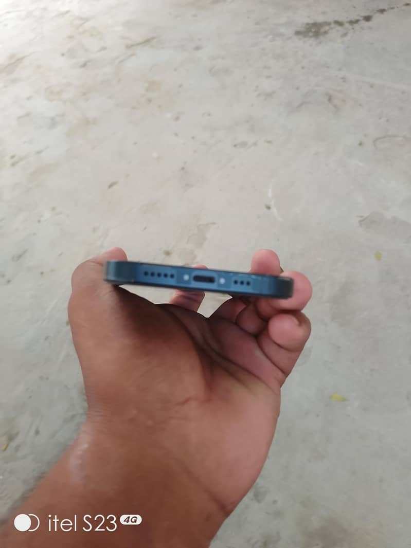 Apple iPhone 13 4