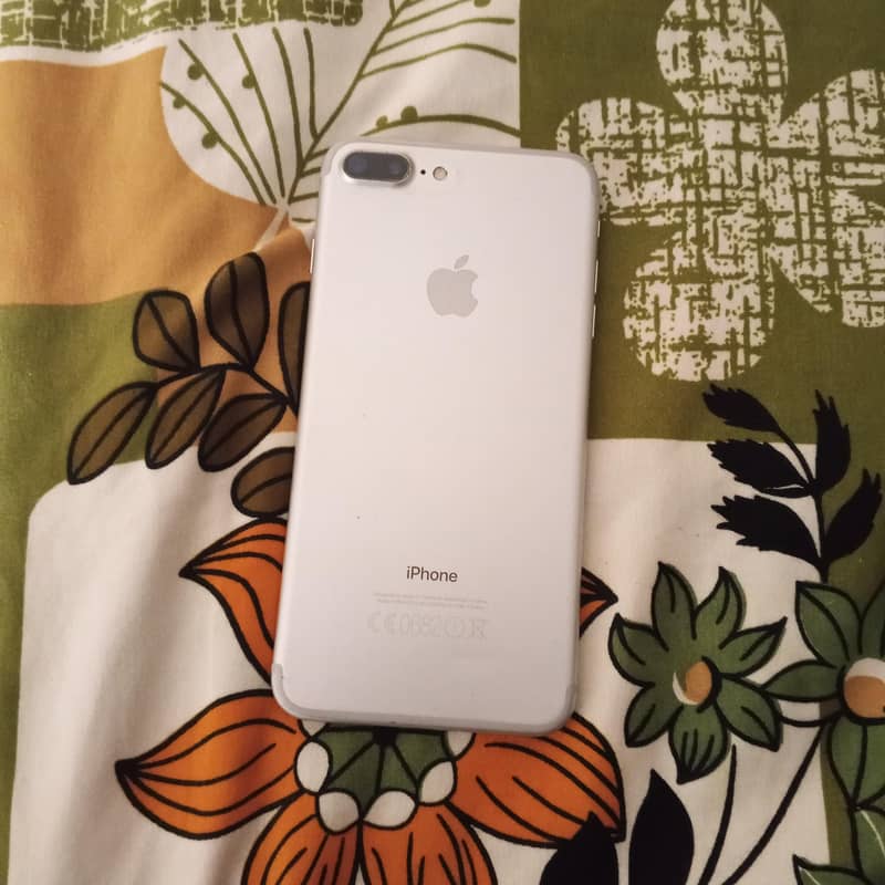 Apple iPhone 7 plus 1