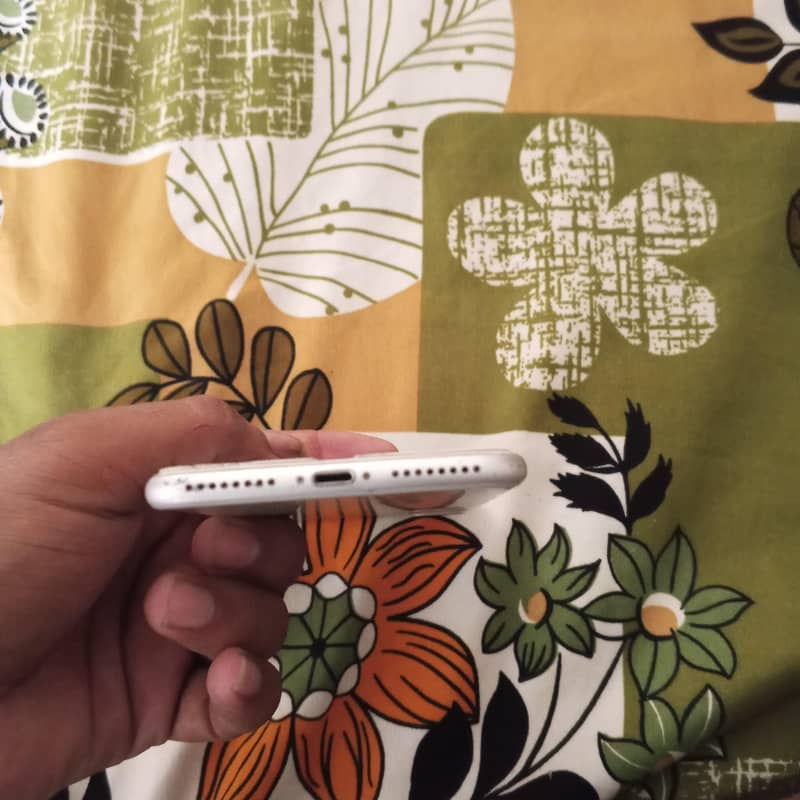 Apple iPhone 7 plus 5