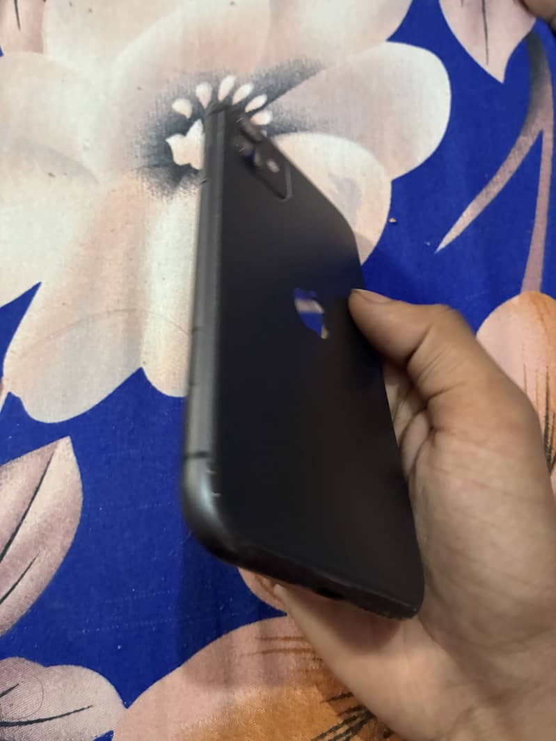 Apple iPhone 11 0